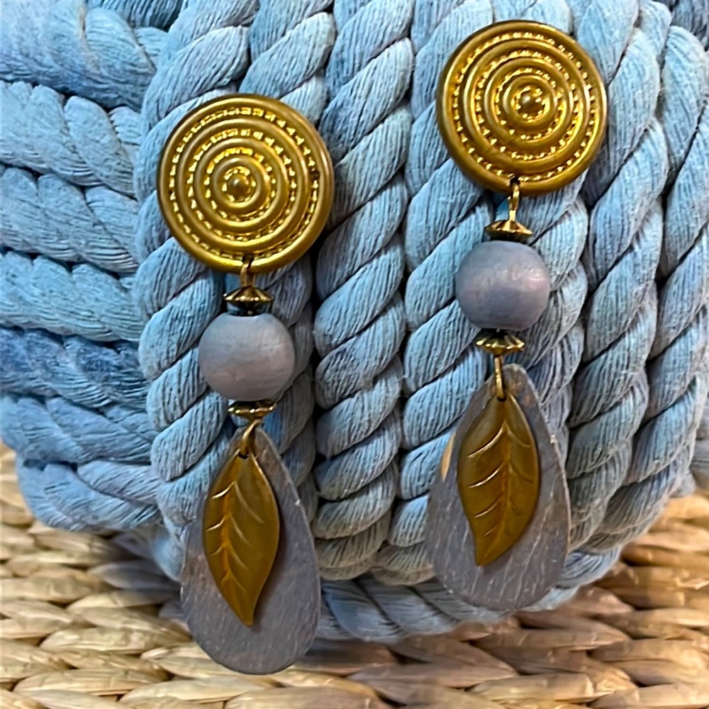 Vintage 90s metal and wood drop earrings